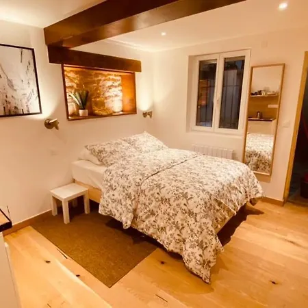 Renove Avec Patio, Coeur Du Centre דירה