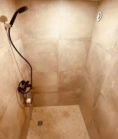 דירה Renove Avec Patio, Coeur Du Centre